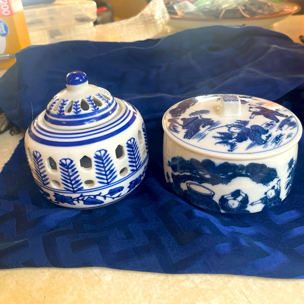 Pair Of Lidded Potpourri & Trinket Holder, Blue & White Design, By Silvestri